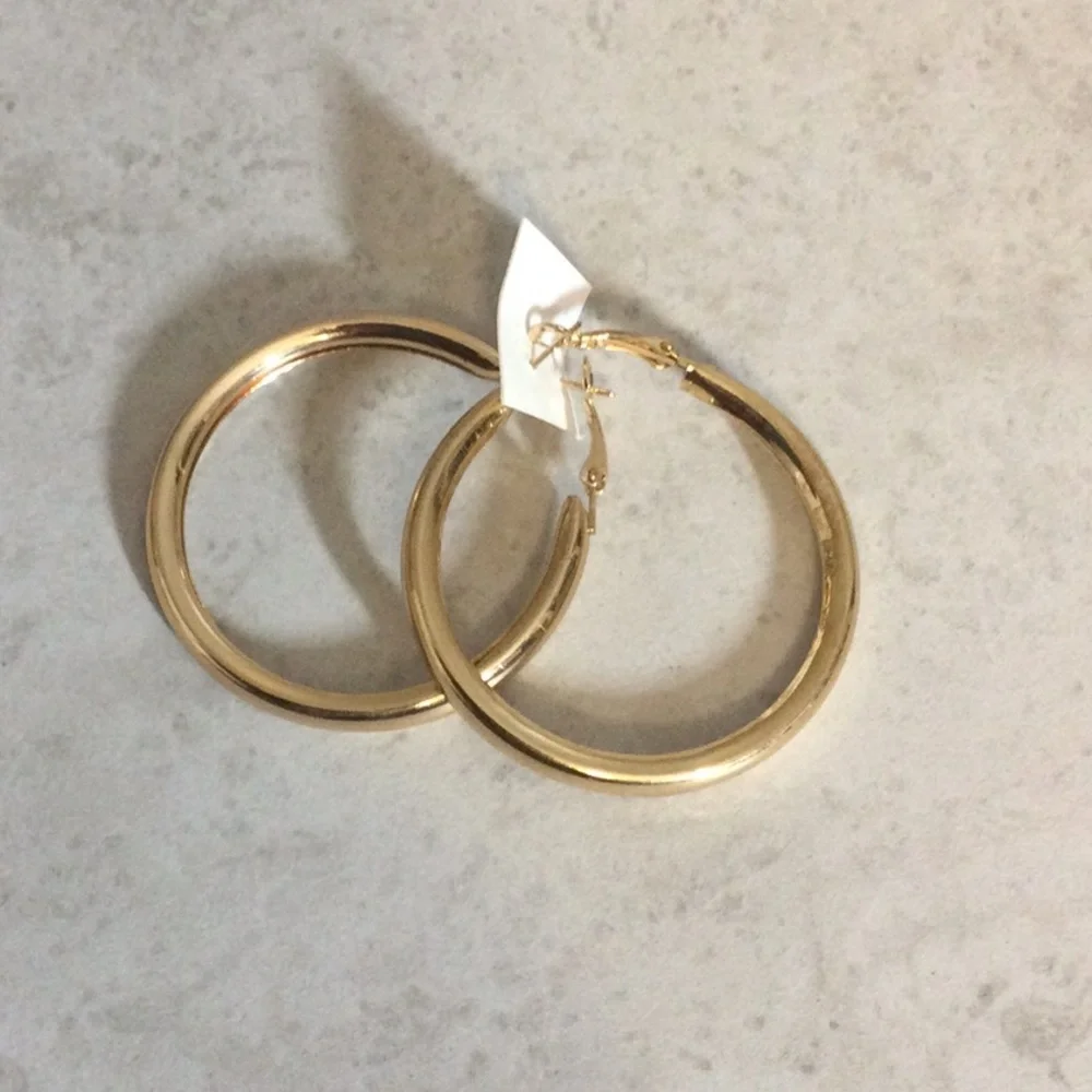 NWT 2” Classic Gold Hoop Earrings - Polished Gold Tone - Picture 1 of 5
